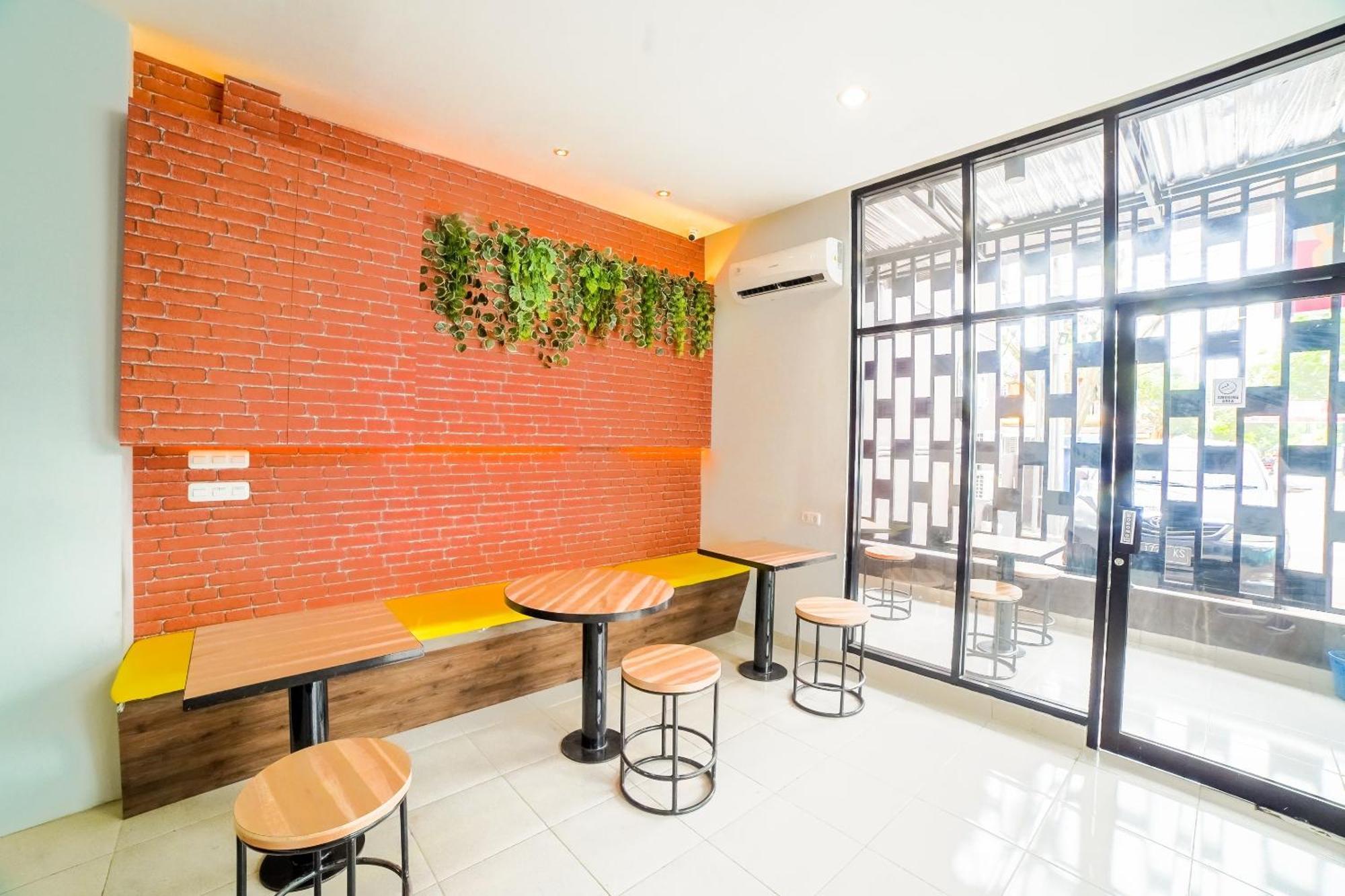 Capital O 90874 Millenium Inn 2 เมดาน ภายนอก รูปภาพ